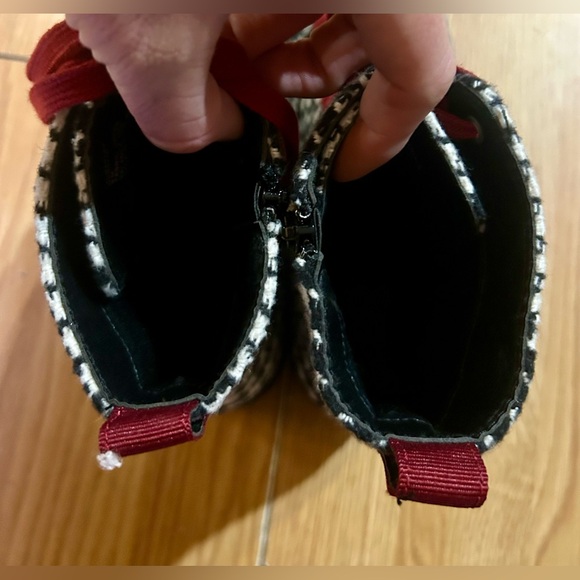Stylish True Craft women 8 Houndstooth Ankle Boots with Red Laces - Picture 4 of 12